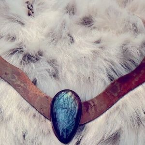 Patrician Art copper collar with labradorite